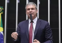 Lindbergh acusa Hugo Motta de ‘provocação’ ao pautar projeto do IOF com relatoria bolsonarista: “grave erro”