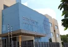 Douradense que bateu em viatura sem CNH faz acordo para indenizar policiais