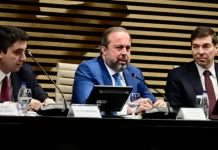 Ministro defende gás mais barato para reindustrialização do país