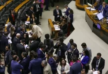 Congresso aprova usar emendas para salários de profissionais da saúde