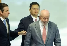 Centrão admite derrota após veto de Lula ao aumento do número de deputados