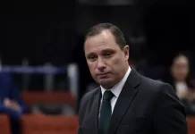 Advogado de Bolsonaro e Fábio Wajngarten prestam depoimento à PF por suposta interferência em delação de Mauro Cid