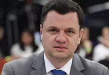 Anderson Torres usou passagem aérea falsa para justificar ausência no 8 de janeiro, diz PGR