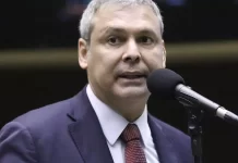 Lindbergh acusa PL de hipocrisia ao também levar disputa do IOF ao STF