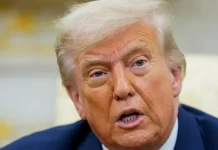 Trump foi diagnosticado com doença venosa que causa inchaço nas pernas, diz Casa Branca