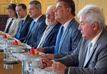 Comitiva de senadores diz que abriu diálogo com autoridades dos EUA