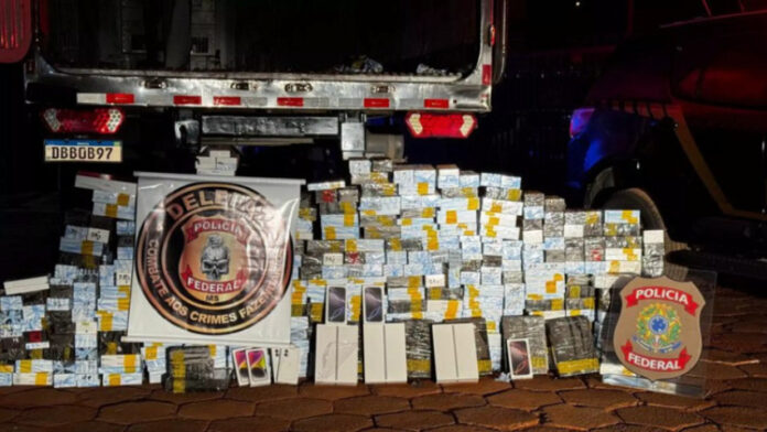 pf-apreende-mil-celulares-contrabandeados-escondidos-em-carga-de-carne-na-br-163-17516483619114-thumb