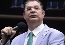 Líder do PL copia estratégia bolsonarista contra o Brasil e fará denúncia de ‘violações de direitos humanos’ a embaixadas