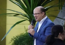 Barbosinha embarca para Fórum Nacional de Governadores, em Belém