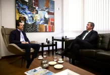 Governador Eduardo Riedel é recebido pelo diretor-presidente do Jornal Midiamax