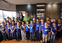 Alunos visitam Prefeitura para contar aprendizado