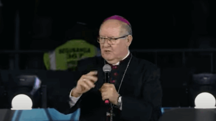 Bispo de Goiás faz oração contra comunismo no Brasil_68b506816eee8.png