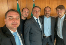 Bolsonaro recebe Renan, Flávio e mais familiares no Dia dos Pais