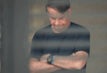 Carlos Bolsonaro relata visita ao pai em prisão domiciliar