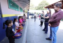 Prefeito acompanha ensaio da 1ª fanfarra kids da Educação Infantil em Dourados