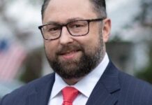 Não vou desistir até que Bolsonaro esteja livre, diz conselheiro de Trump