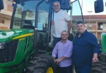 Pequenos produtores recebem trator em Dourados