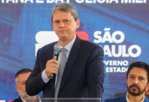 Tarcísio compara morte de Uribe à facada de Bolsonaro