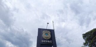 Mulher denuncia ex-companheiro por ameaça e perseguição após tentativa de clonagem de celular