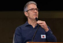 Zema evita embate e diz que família Bolsonaro vive “momento difícil”