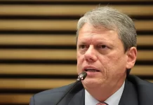 Crise na imagem de Tarcísio gera dúvidas e fortalece Ratinho Júnior como alternativa da direita