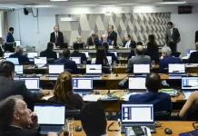 PEC da Blindagem é arquivada após rejeição da proposta em comissão