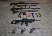 PM apreende arsenal de guerra em veículo na MS-240