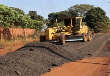 Prefeitura leva cascalhamento para as ruas do distrito de Vila Formosa