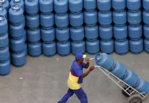 Auxílio Gás de R$ 108 começa a ser pago nesta segunda-feira