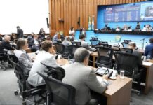 Programa de recuperação de empresas e outras 12 propostas serão votadas hoje na Assembleia