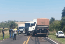 Colisão entre carretas e carros deixa uma mulher morta e dois feridos na BR-163