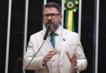 Deputado de MS quer autorizar professores a andarem armados dentro das escolas
