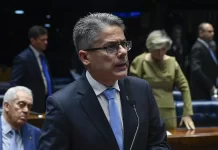 Alessandro Vieira deve apresentar voto contra projeto da dosimetria no Senado
