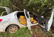 Dupla que tentou jogar veículo em córrego pegou droga em Ponta Porã