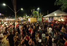 Abertura do ‘Natal Encantado’ atrai multidão e público elogia qualidade da decoração