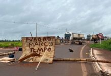 Indígenas mantêm bloqueio no Anel Viário de Dourados sem previsão de liberação