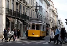 Brasileiros em Portugal vivem insegurança com leis migratórias no centro da disputa eleitoral