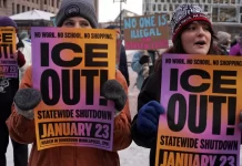 Italianos vão às ruas contra presença do ICE nos Jogos de Inverno