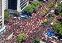 Ivete Sangalo arrasta multidão em estreia no carnaval do Rio