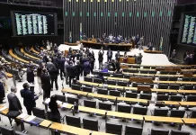 Câmara deve dar relatoria da PEC da escala 6×1 para o Centrão