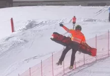 Olimpíadas de Inverno: veja o momento que esquiadora sofre queda e é resgatada de helicóptero