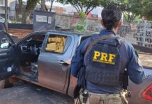 Traficante foge da PRF e abandona caminhonete furtada com mais de duas toneladas de maconha