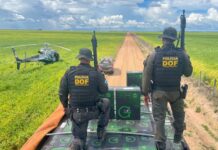 Com apoio do helicóptero, caminhão com 27,5 mil pacotes de cigarros é apreendido