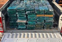 Ônibus com mais de 30 imigrantes ilegais escondia 745 quilos de cocaína em compartimentos secretos