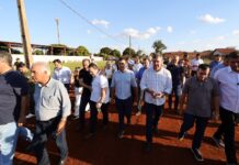 Prefeitura inicia obras de asfalto no Jardim Pelicano após 35 anos de espera