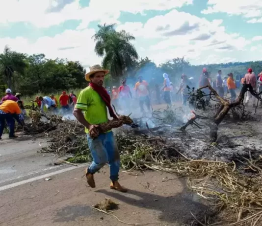 Grupo Sem-Terra desbloqueia BR-163 após quase 6h de protestos