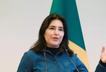 “Pior e mais insensível presidente da história deste país”, diz Tebet sobre Bolsonaro