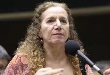 “Não vou me calar diante desse absurdo”, diz Jandira Feghali sobre PowerPoint da Globo contra o governo Lula no caso Master