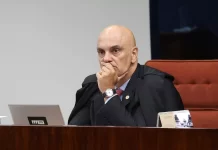 Deputados do Centrão e da direita protocolam pedido de impeachment de Moraes