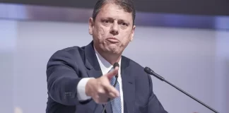 Tarcísio descarta terceira via em 2026: “é Lula e Flávio”